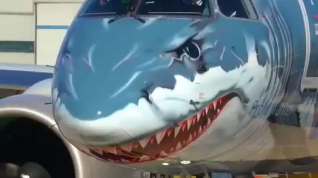 Embraer apresenta nova pintura de ‘tubarão