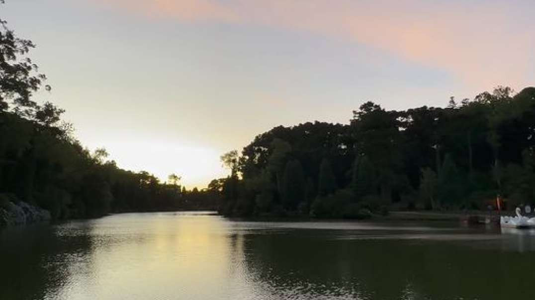 amanhecer no Lago Negro um dos principais pontos turísticos de Gramado.