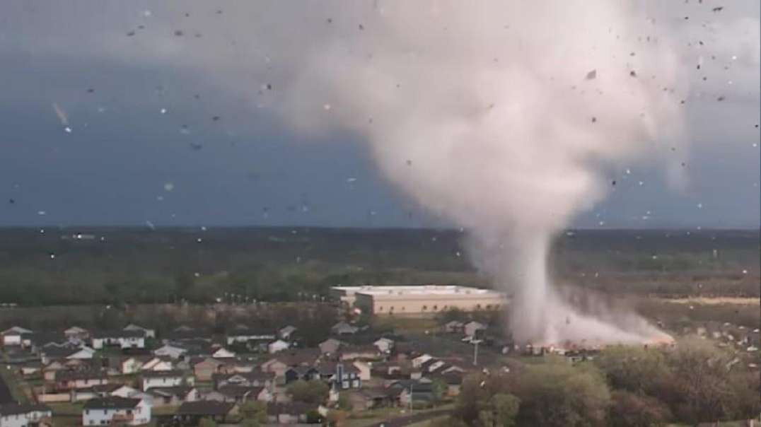 Tornado ! USA - Hoje faz um ano que aconteceu o trágico tornado de Andover, KS EF3