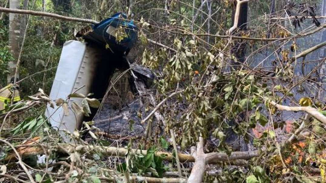 URGENTE: Avião cai em Rio Branco; assista