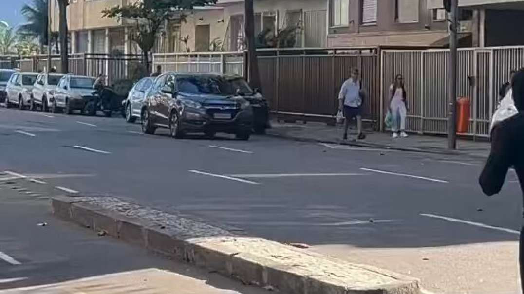 VEJA: Um homem misterioso vem chamando atenção dos moradores de Ipanema, na Zona Sul do Rio.