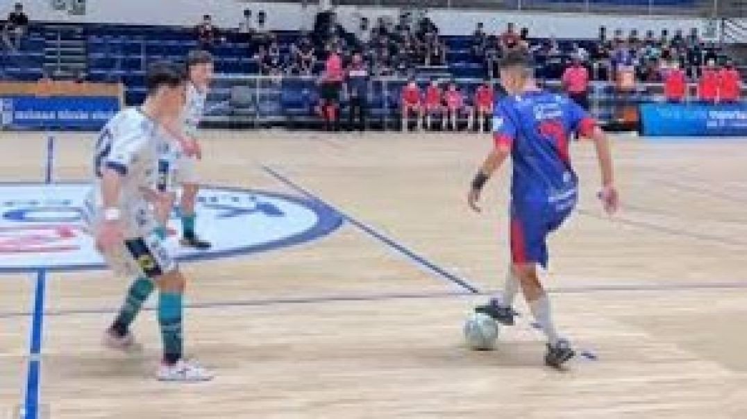 ELES SÓ TEM 17 ANOS E JOGAM UM ABSURDO DE FUTSAL