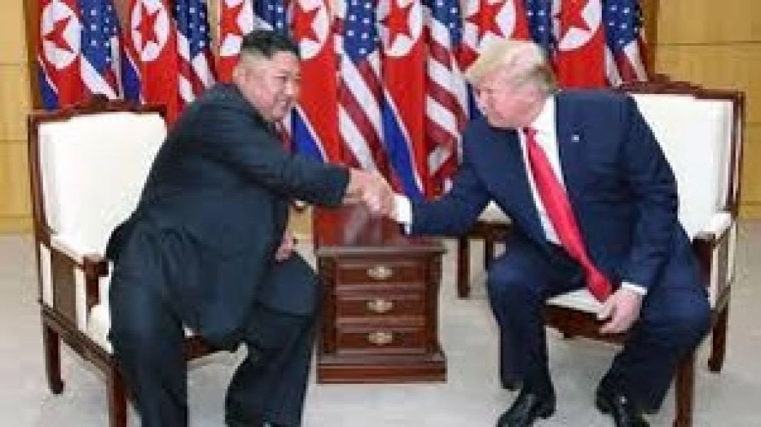 Momento em que Trump entra na Coreia do Norte para se encontrar com Kim Jong-un