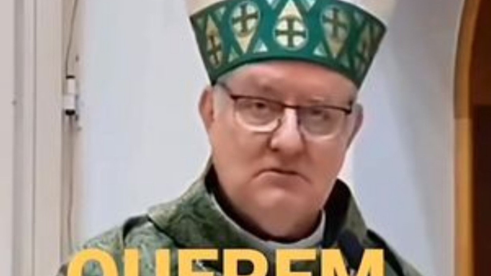 Bispo fazendo Sermão na Missa!