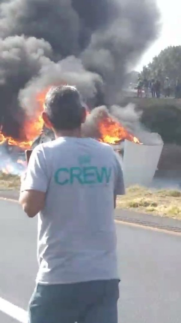 Fogo! Caminhão pega fogo na BR