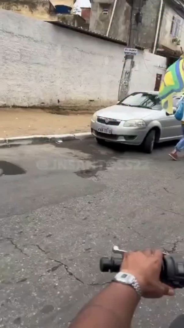 Quem não lembra do eterno desenho Scooby-Doo🚨 Um homem foi parado na rua e comparado com o i (1)