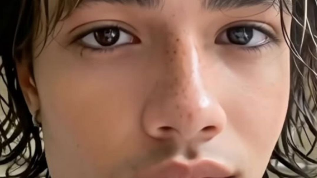 ⁣Bryan Gravando vídeo para Tiktok