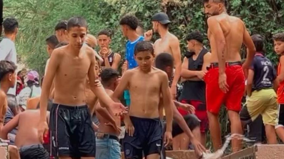 Amigos! Banho No Rio !