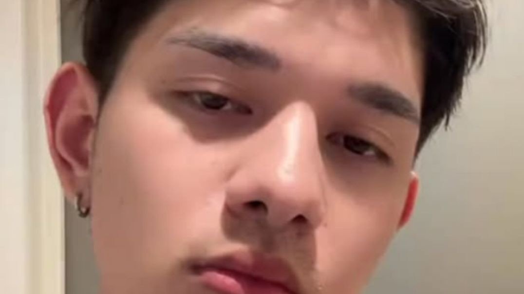 Em casa Gravando vídeo Tiktok
