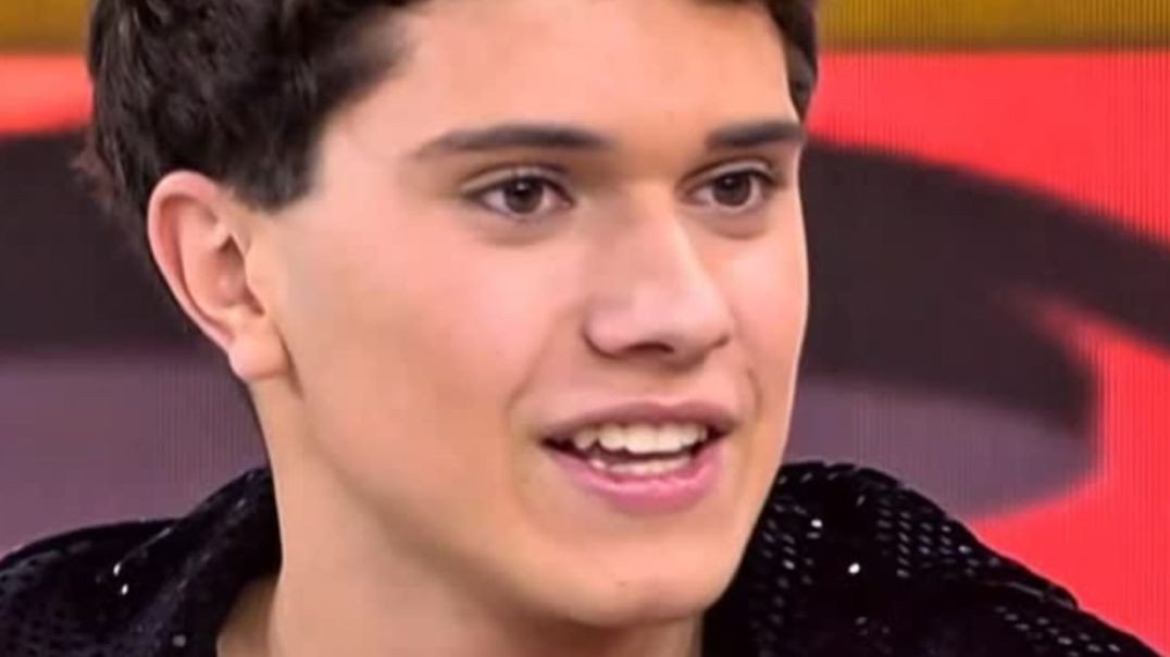 Adrián é artista desde os 4 anos de idade e hoje veio surpreender sua mãe.