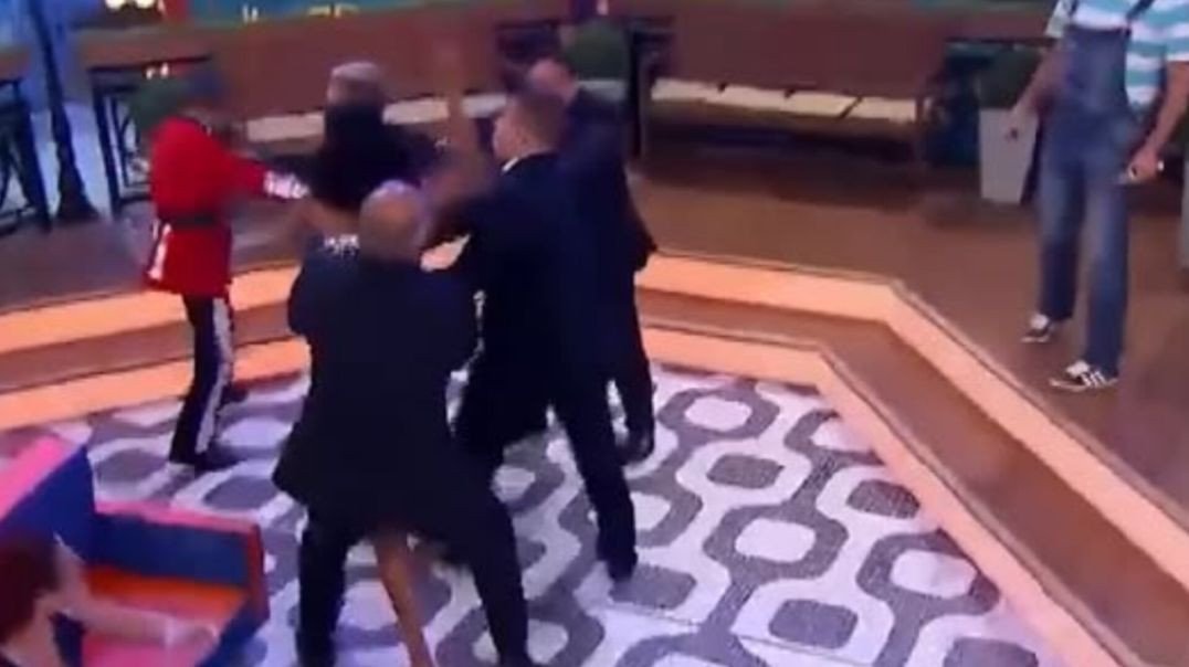 ⁣Exame de DNA no Ratinho