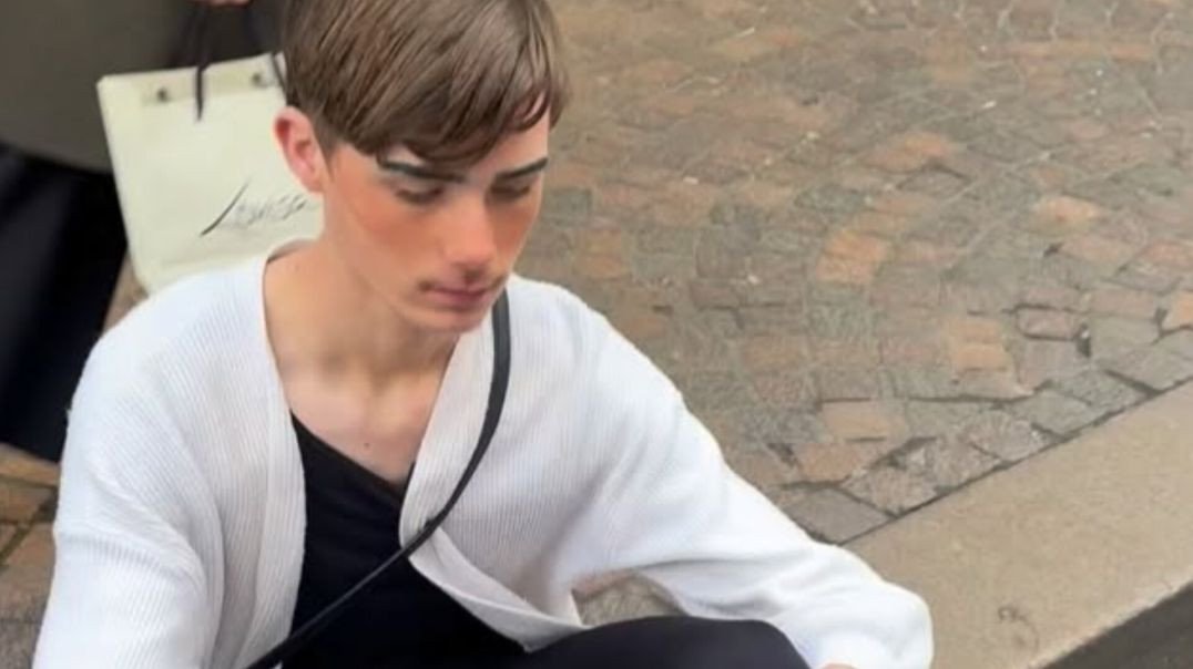 ⁣Il a dit en France j’ai pas le droit de dire à salam alikoum vous êtes d’accord  Abonne toi