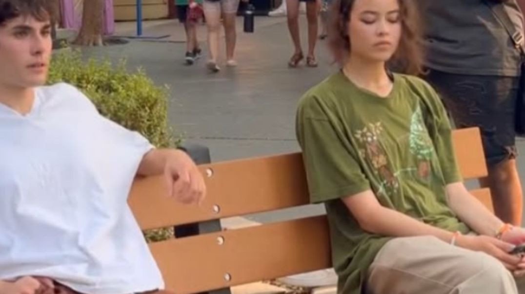 ⁣60% das pessoas se apaixonam à primeira vista👀❣️