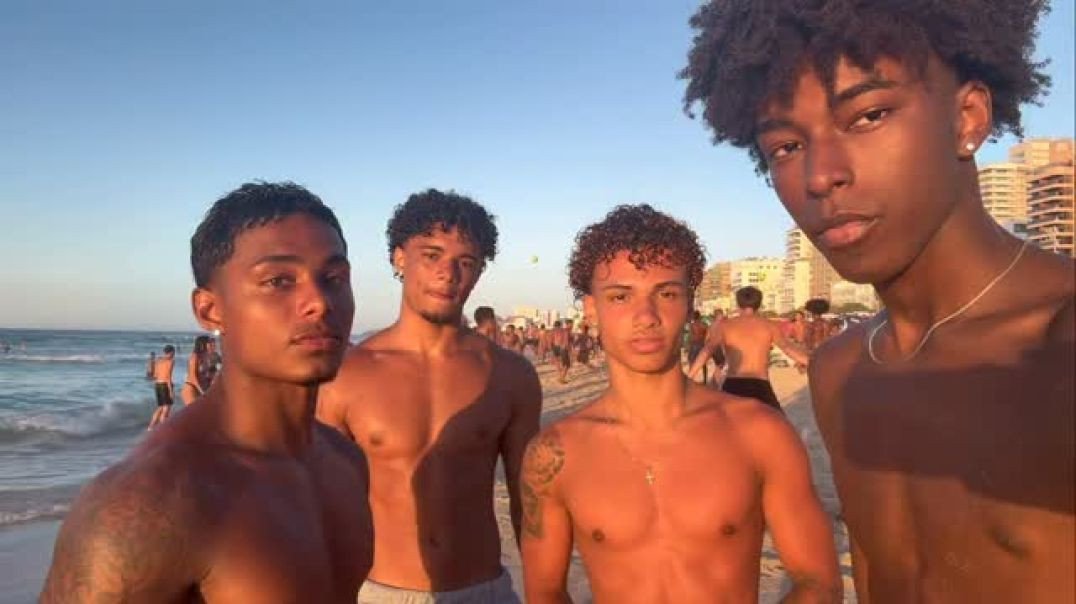 ⁣Meninos lindos 😍😍