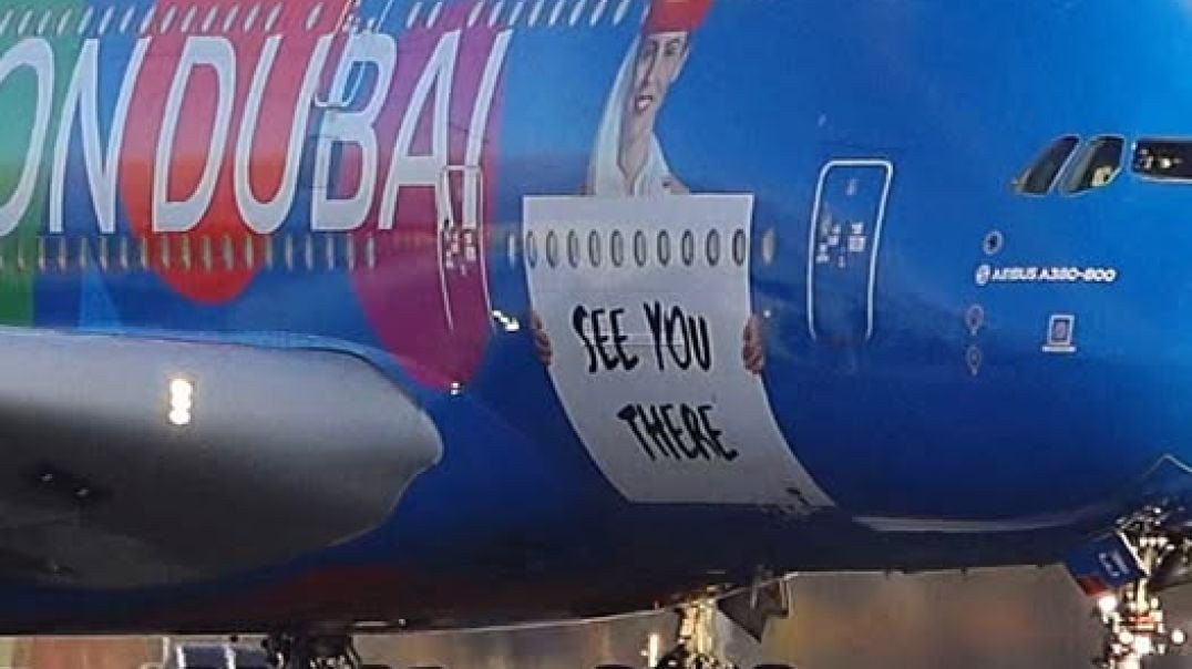 Emirates Smarties Special Touchdown! ✈️👇