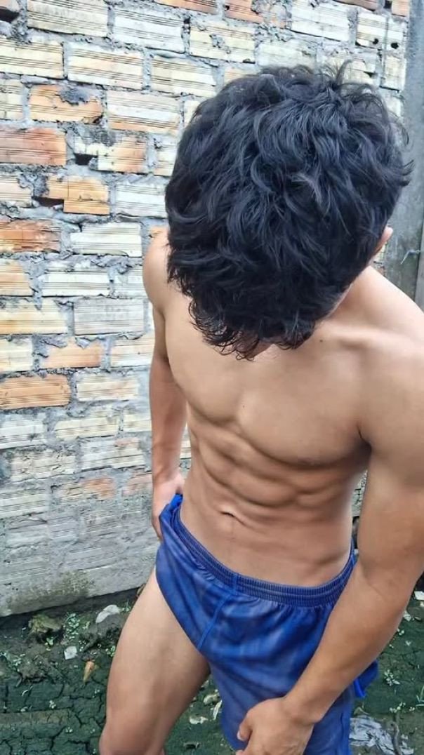 Em casa di boa ! #boy #video #dubai