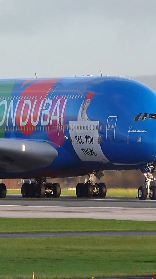 Emirates Smarties Special Touchdown! ✈️👇