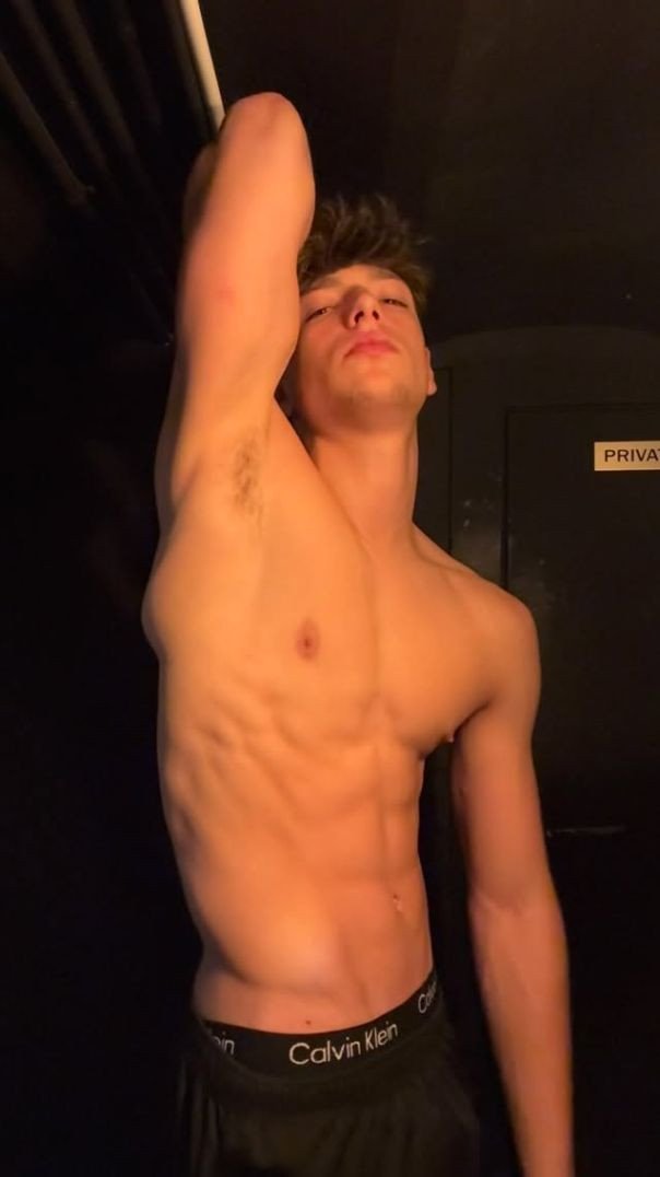 Físico de david laid 🤔 #men #posing #gym