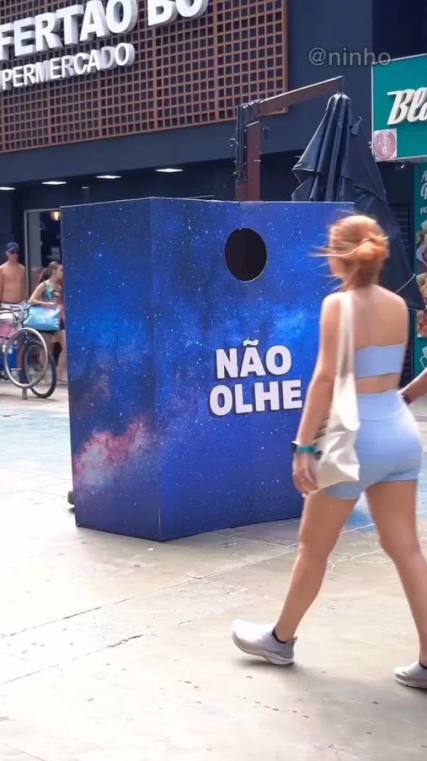 Tá escrito  Não Olhe !!!! Os Abestados Olha e fica bravo????