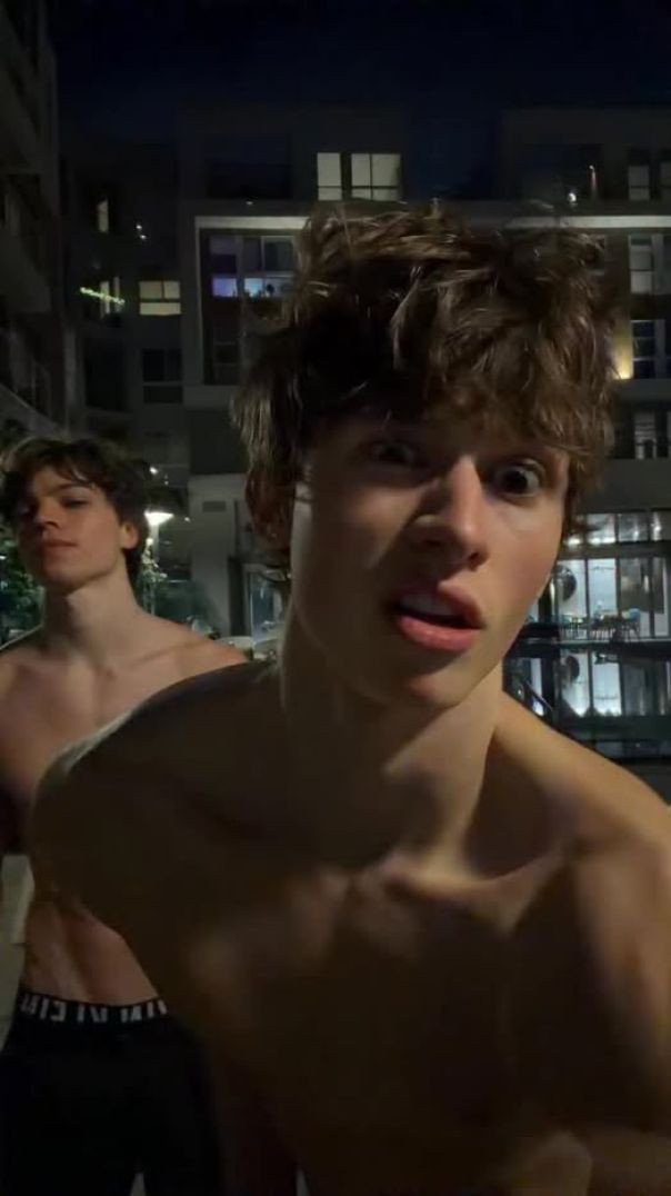 Amigos ! Em casa gravando #futebol #boys