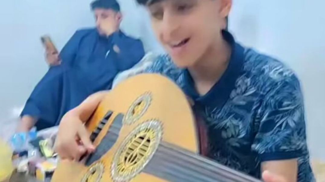 Moleque! Canta muito bem