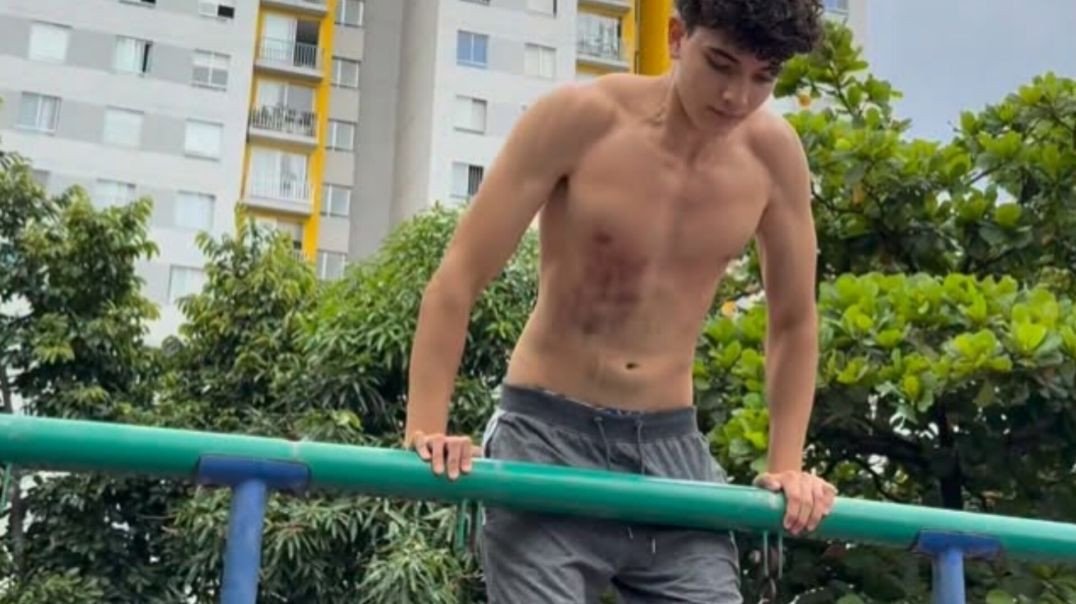 Quem aprende a controlar seu corpo, aprende a superar seus limites.” 🔥