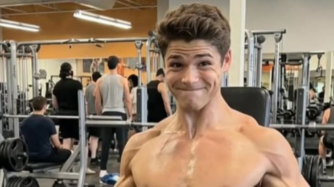 Academia ! Hoje Treino Duro. #boy