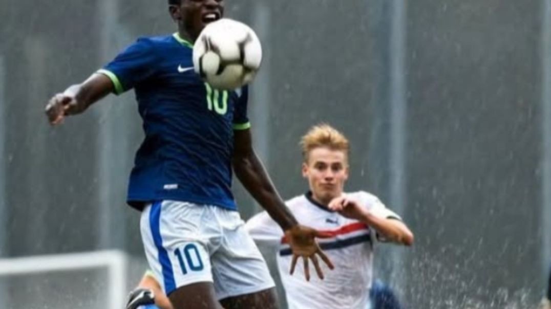 ⁣câmera lenta #voar #céu #futebol