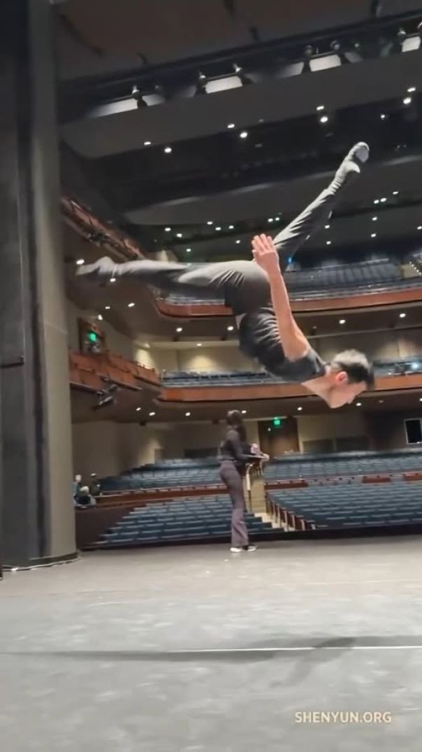 Veja Só Este Rapaz é muito bom!