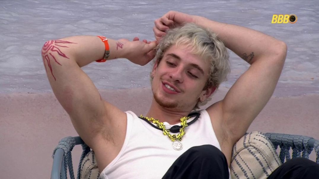 Na área externa, Juliano e Ana Paula falam sobre Jordana.  💬