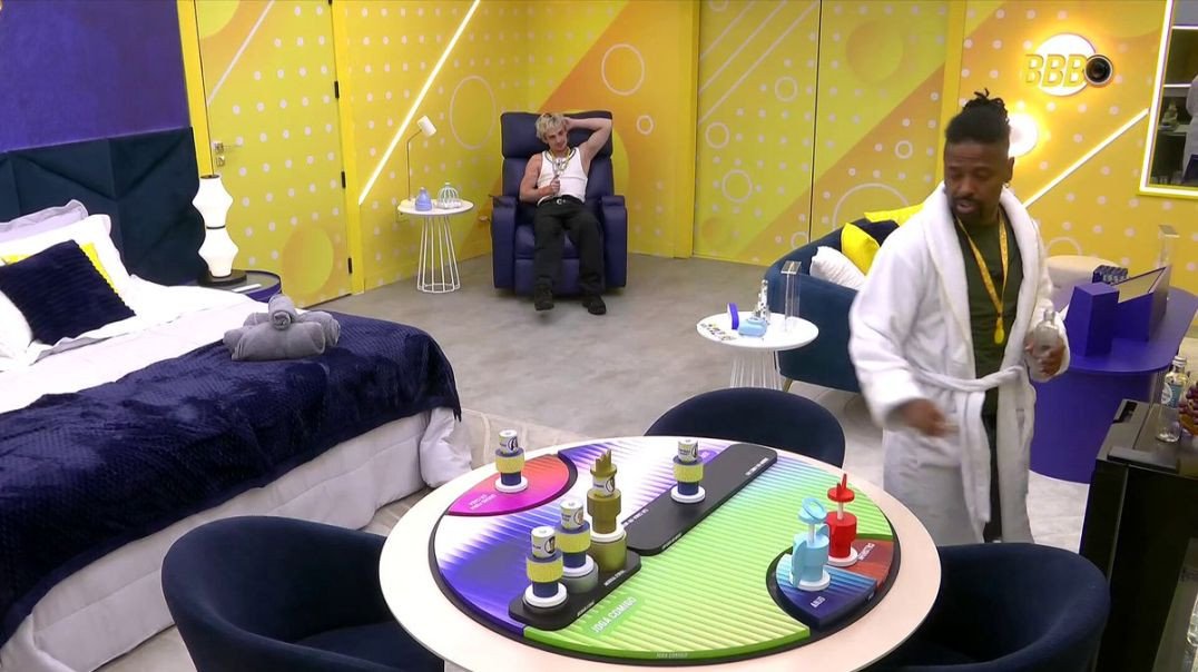 Leandro Boneco e Juliano conversam no Quarto do Líder sobre as possibilidades pra formação do Paredã