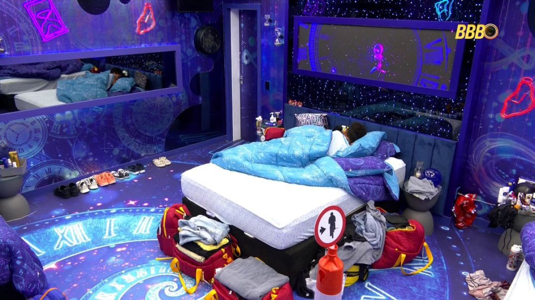 ⁣Sisters conversam depois de Jordana acender a luz do Quarto Sonho da Eternidade enquanto cumpria o c