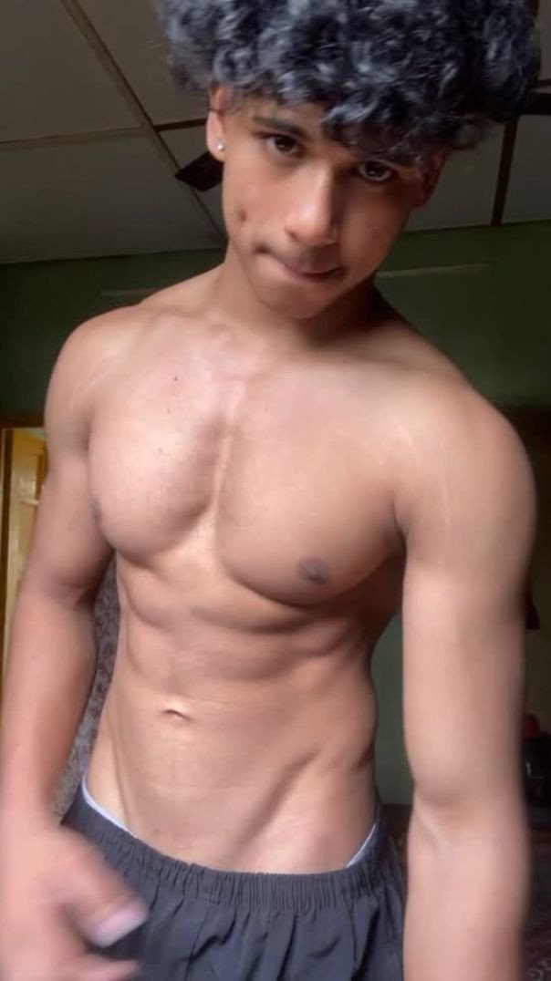 Sozinho ! Sem Fazer Nada Em Casa