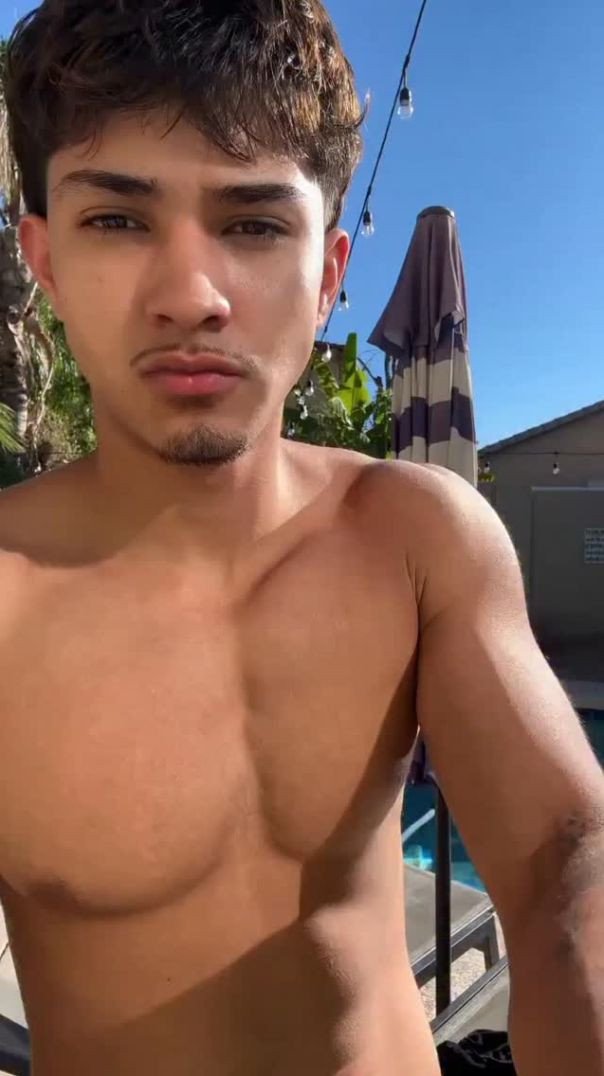 Na Piscina ! Sexy demais 😍 tão gostoso