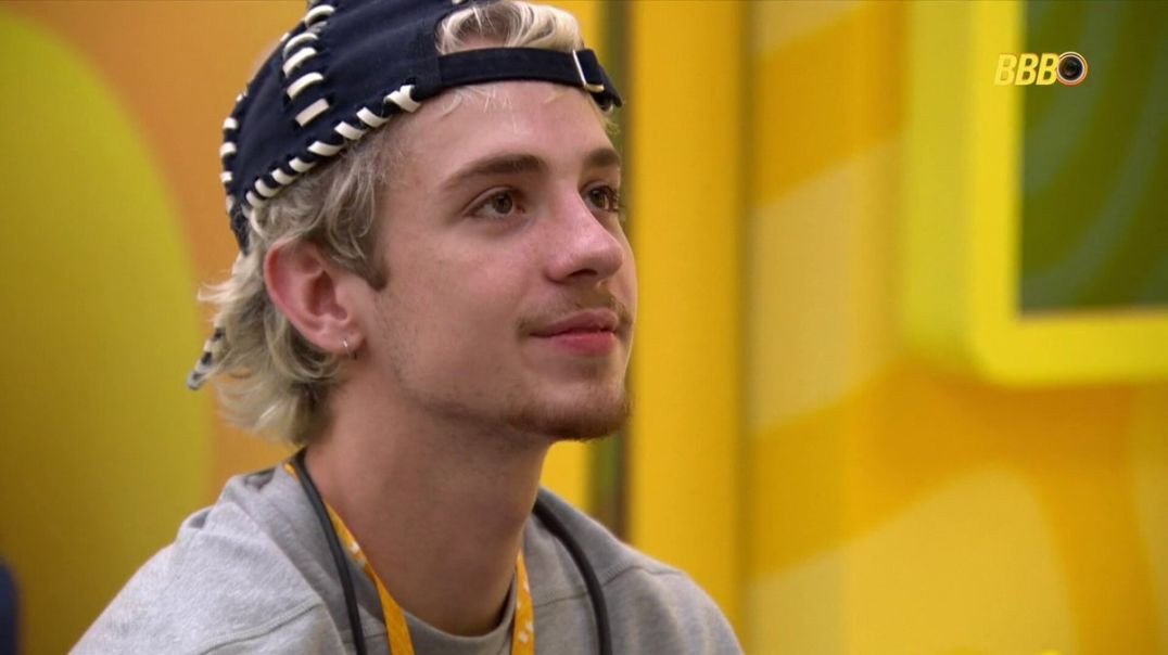 Depois de acordar Jordana com o despertador, Juliano diz: 💬 "Irritou meus amigos, me irritou!&q