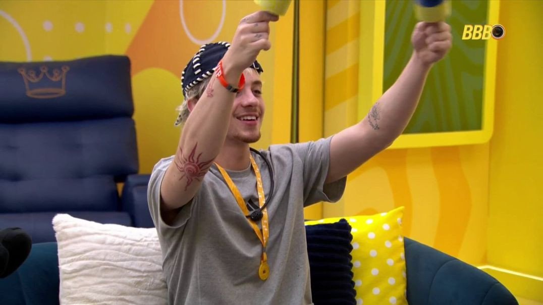 ⁣Juliano Floss aciona o despertador da Central do Líder e diz: 🗯️ "Acordaaaaa, Jordana! Acorda! 