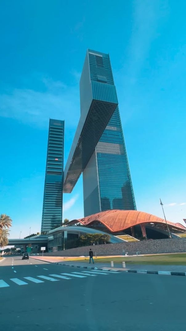 O One Za'abeel é um marco arquitetônico em Dubai, famoso por abrigar a maior estrutura em balan
