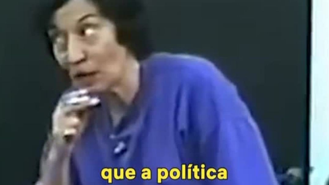 ⁣“Só faz de conta que a política não interessa… quem manda.”