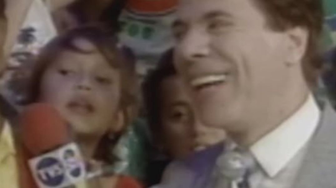 ⁣O Silvio: 👀👀👀 😆  E foi assim que o Domingo no Parque se tornou um clássico do SBT!