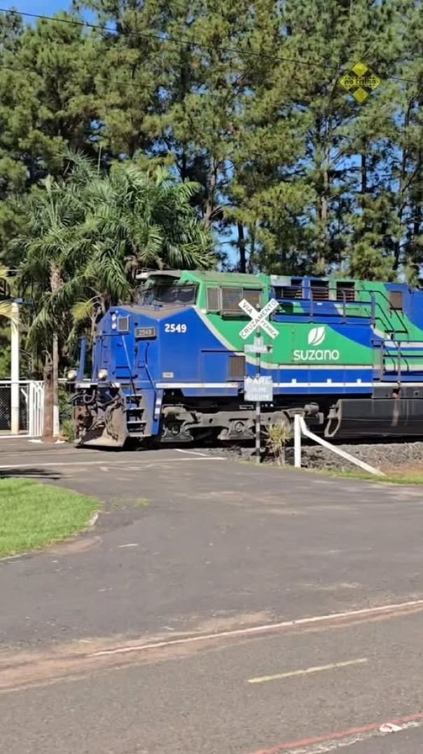 Trem de contêineres em Votuporanga (SP)