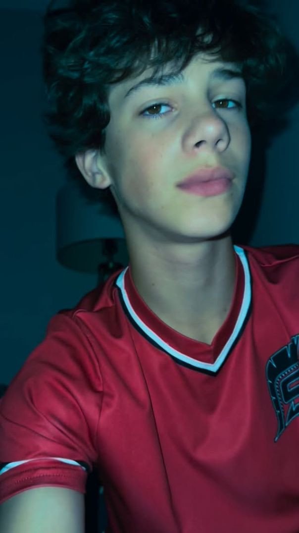 Em Casa/ Sozinho. #boy