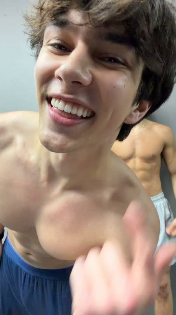 #boy Em Casa!