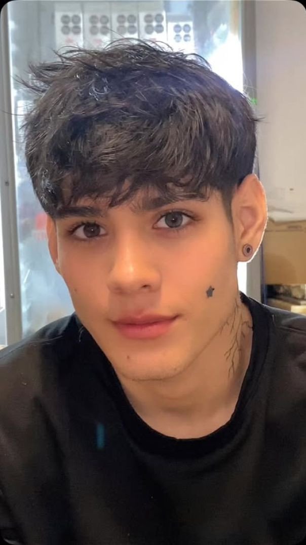 Sozinho em Casa Hoje! #boy