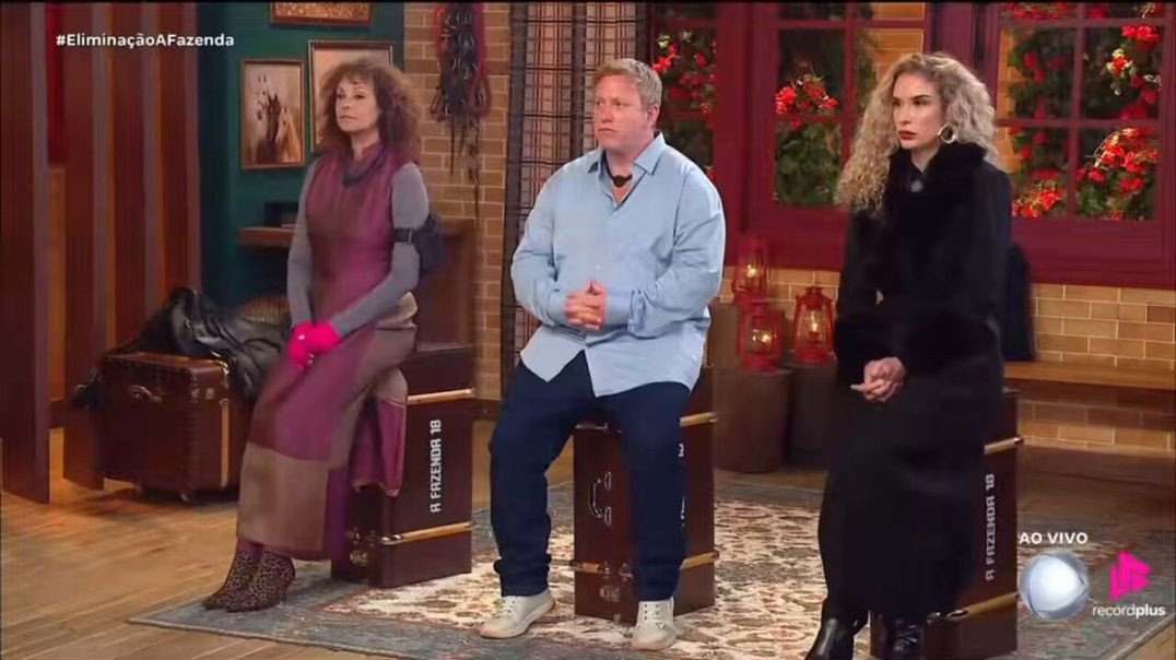Galisteu faz seu discurso emocionante antes de anunciar o primeiro Peão a voltar