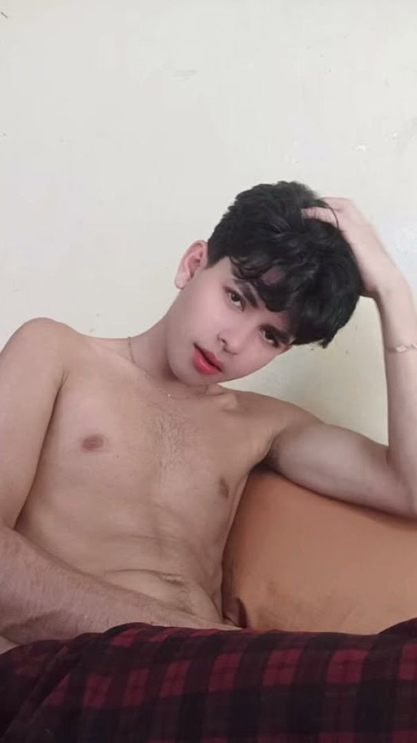 Fazendo nada em casa !  #boy