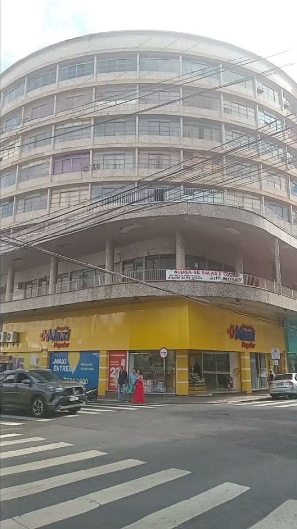 Galeria Bassitt  [ Edifício João Bassitt EndereçoLocalização: Rua Bernardino de Campos, 3180 Centro 